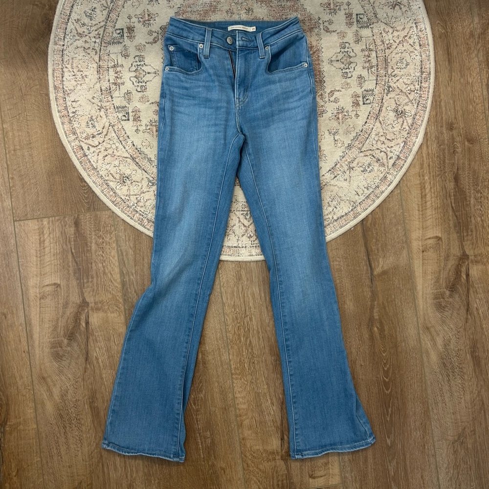 Levi’s Flair Jeans